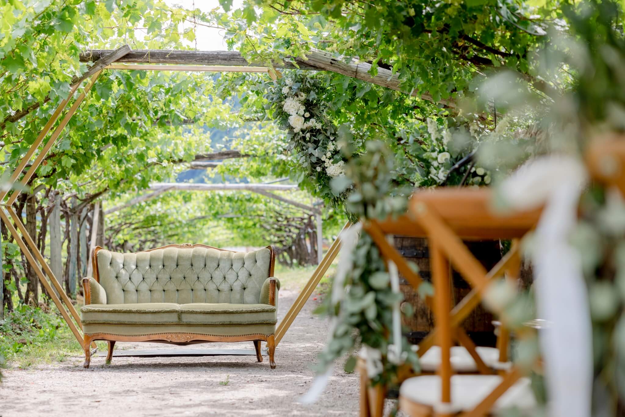 Green Wedding | Sessel für das Hochzeitspaar im grünen