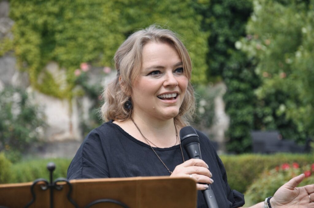 Freie Rednerin Manuela Scherzer