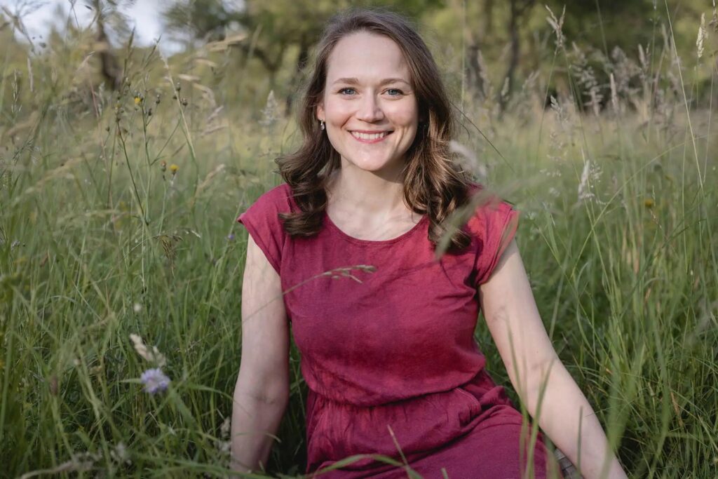 Freie Rednerin Katharina Paulnsteiner in der Natur