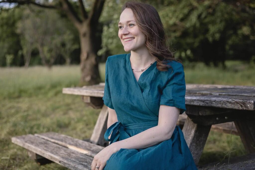 Freie Rednerin Katharina Paulnsteiner in der Natur