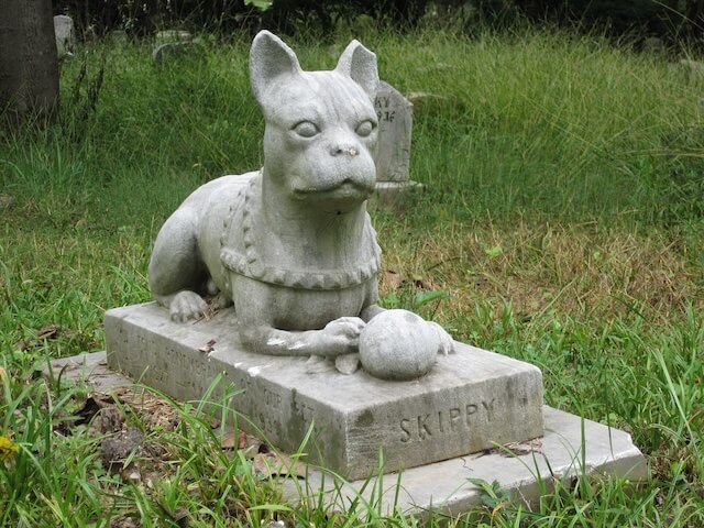 Tiertrauerfeier - Hunde-Statue