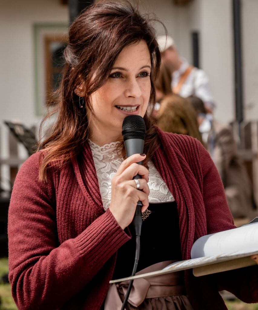 Freie Rednerin Anita Hinterseer hält Traurede