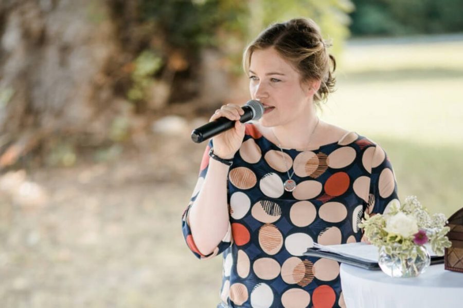 Freie Rednerin | Simone Nussbaumer redet auf einer Hochzeit